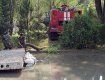 В Ужгороде МЧСники откачивают воду из подвалов