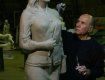 В Мукачево скульптор Шматько вылепил учительницу, похожую на Наталию Королевскую