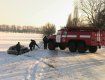 В Закарпатье МЧСники вытаскивали автомобили из кюветов