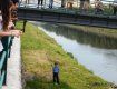 В Ужгороде спасли самоубийцу, который прыгнул с моста в воду