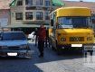 В Мукачево столкнулись легковой автомобиль ВАЗ и маршрутный автобус "Мерседес"