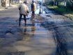 Вот так ремонтирует дорогу на улице Корытнянская в Ужгороде