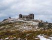 Первый снег выпал около обсерватории Белый Слон на вершине горы Поп Иван