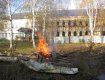 В Ужгороде ежедневно в любую погоду сжигают листья и мусор