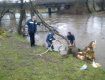 Спасатели зачищали русло реки Иршавка от возможного затора
