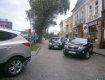 В Ужгороде на площади Петефи парковать автомобили негде !