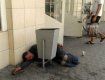 В Ужгороде на вокзале 71-летний бездомный так замерз, что попал в больницу