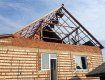 На двух улицах села Петровка повредило около тридцати жилых домов