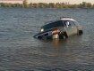 На Оболони в Днепре утонул новенький джип Toyota RAV 4