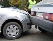 При "поцелуе" автомобилей аварийный комиссар соблюдает олимпийское спокойствие