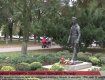 В Ужгороде торжественно возложили цветы к памятнику Шандору Петефи