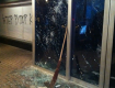 Неизвестные с булыжниками напали на офис телеканала "Интер".