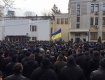 "Милицейский майдан": более тысячи правоохранителей пикетируют здание МВД