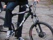 Парень украл велосипед с парковки возле гипермаркета "Новая Линия" 23 марта