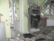 Вследствие взрывов повреждена часть здания банка, двери и окна, и банкомат