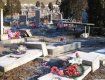 На Закарпатье пьяный юноша повалил кучу надгробных памятников