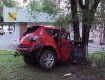 В Киеве автомобиль въехал в дерево: 2 погибших