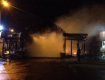 В Киеве сгорели два магазина, поврежден выход из метро "Позняки"