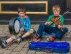 Неадеквати накинулись на дітей, які грали українські пісні