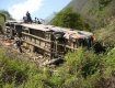Автобус упал в пропасть со 100-метровой высоты