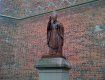 Невідомі "відпиляли" статуї Івану Павлу ІІ ліву руку, яка тримала папський посох
