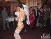Російська "самка" геть втратила голову, танцює стриптиз і повністю роздягається