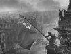Водружение знамени Победы над рейхстагом в Берлине. 2 мая 1945 года