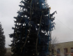 Новогодняя елка стоит на центральной площади в Великом Березном