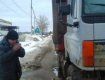 Жители России отогрели, поили и кормили замерзающего дальнобойщика из Украины