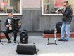 В Ужгороді грали двоє музикантів: трубач та акардеоніст
