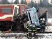 Туристический автобус столкнулся с поездом в Словакии