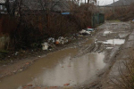 Нечистоти із каналізації на вулицях Ужгорода витікають прямо на дорогу