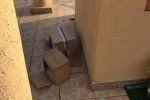Картонні коробки біля пам’ятника Богородиці налякали місцевих