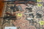 Бизнес рухнул: В Закарпатье у мужиков обнаружили целый арсенал оружия