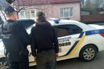 Полицейские охраны Закарпатья задержали агрессивного психа