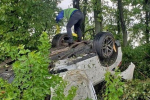 На міжнародному автобані "Чоп-Київ" іномарка, зробивши сальто-мортале, вилетіла в лісопосадку