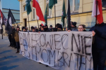 Митингующие держали плакаты с надписями «Бандеровец – не мой брат»