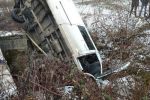 Неприятное ДТП в Закарпатье: Автомобиль слетел с моста и так там и остался 