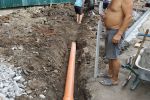 Весь город и так воняет: В Ужгороде работники подключили канализацию к ливневой трубе