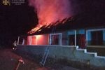 Масштабный пожар уничтожил половину дома в Закарпатье