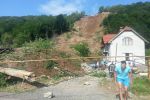 Оползень на Закарпатье разрушил два дома и накрыл легковой автомобиль