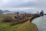 В Закарпатье паводок повредил дамбы двух рек
