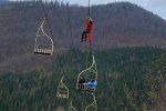 Два десятка людей "зависли" на подъемнике в горах Закарпатья 