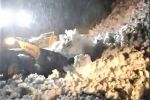 В мережі показали, як прибирали чималий сніговий зсув на національній трасі в Закарпатті 