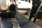 Не повезло: Контрабандную валюту и гаджеты обнаружили пограничники на пункте пропуска Краковец (ФОТО)