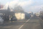 Тройное ДТП возле Мукачев: На трассе царит дурдом, половину дороги заблокировал грузовик 
