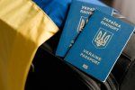 Паспорт за кордоном: Українці можуть отримати документи у Словаччині та Чехії