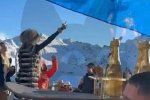 Е#аш их Вова : Мы пьем за победу шампанское в Альпах! 