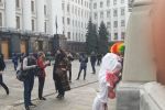 В Киеве под Офисом президента Нацкорпус устроил первоапрельський перформанс