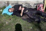 Он не может ходить: В Закарпатье работники "скорой" выбросили пациента на улицу под забор 